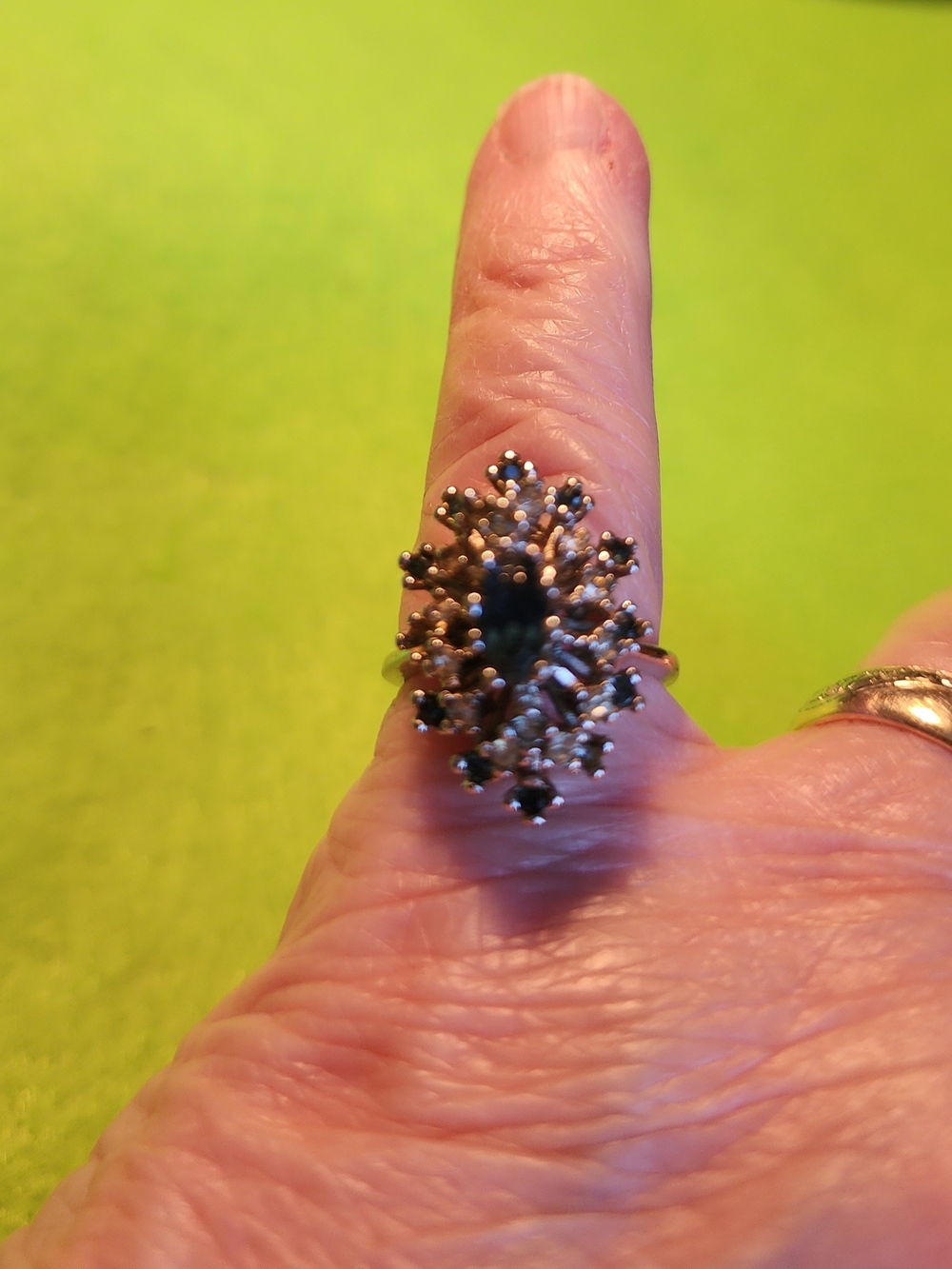 Elegant Vintage Black Stone Cluster Cocktail Ring - Women Jewelry
